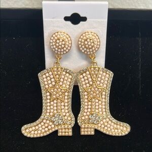 Cream & Gold Cowboy 🤠 Boot Earrings  ✨